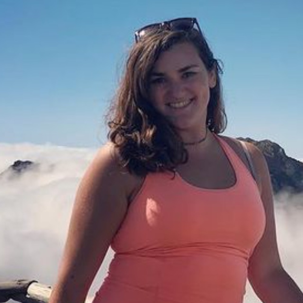 Shirt lightweight work out built in bra